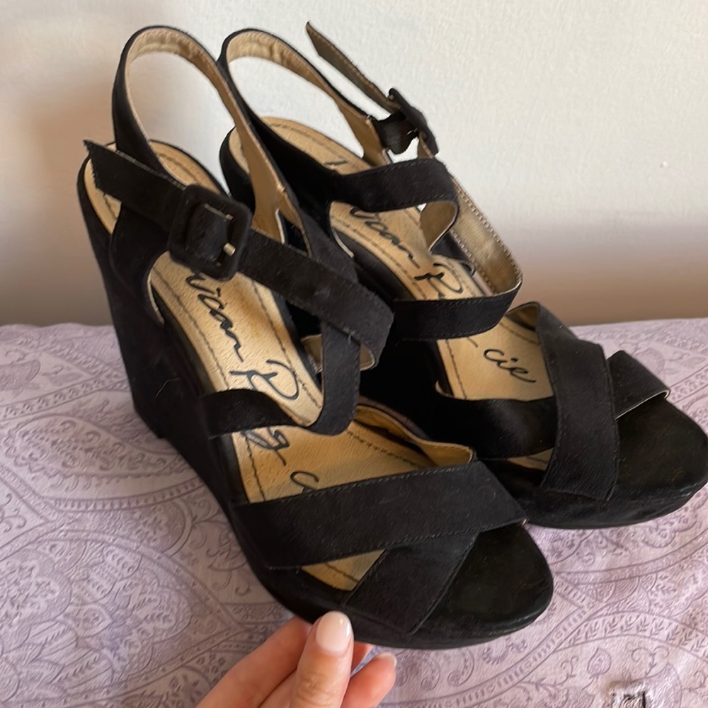 Black Wedges
